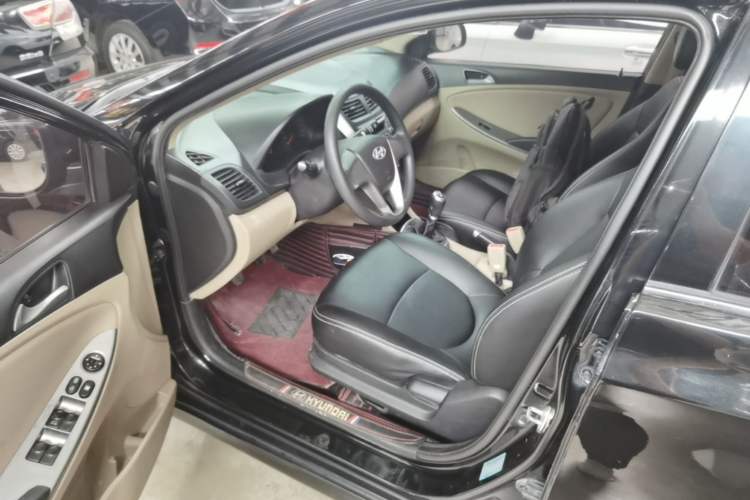 Used Hyundai Verna (older generation) 2014 1.4L Manual Smart GLS Trim Driver Seat
