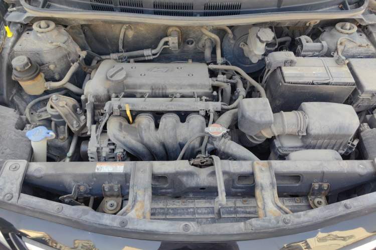 Used Hyundai Verna (older generation) 2014 1.4L Manual Smart GLS Trim Engine Bay