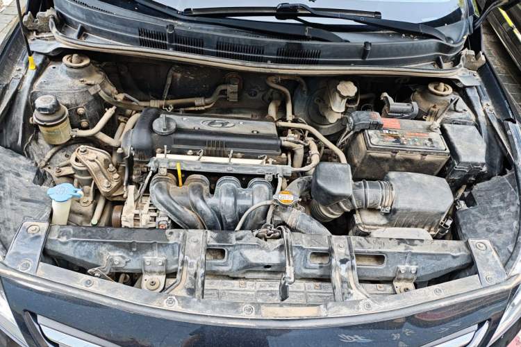 Used Hyundai Verna (older generation) 2014 1.4L Manual Smart GLS Trim Engine Bay