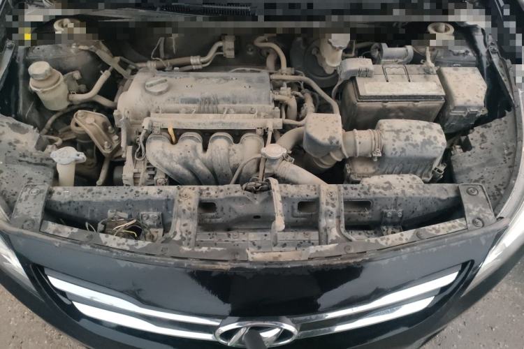 Used Hyundai Verna (older generation) 2014 1.4L Manual Smart GLS Trim Engine Bay
