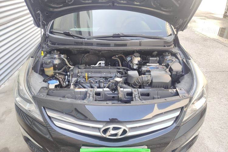 Used Hyundai Verna (older generation) 2014 1.4L Manual Smart GLS Trim Engine Bay