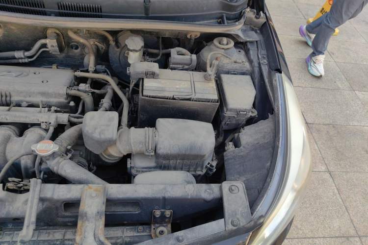 Used Hyundai Verna (older generation) 2014 1.4L Manual Smart GLS Trim Engine Bay Left