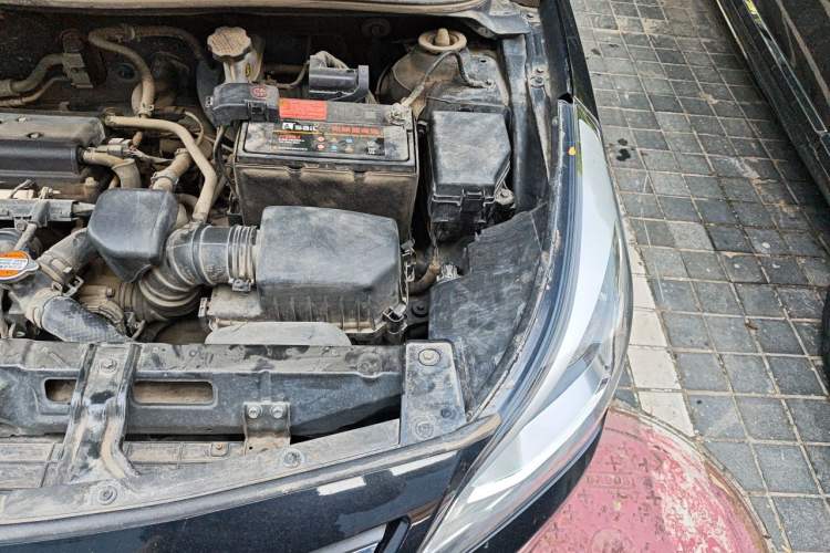 Used Hyundai Verna (older generation) 2014 1.4L Manual Smart GLS Trim Engine Bay Left