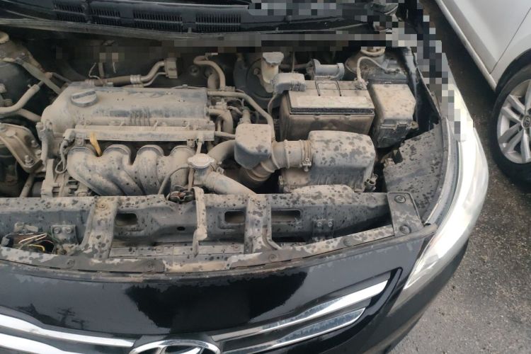 Used Hyundai Verna (older generation) 2014 1.4L Manual Smart GLS Trim Engine Bay Left