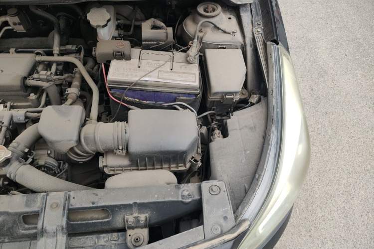 Used Hyundai Verna (older generation) 2014 1.4L Manual Fashion GS Model Engine Bay Left