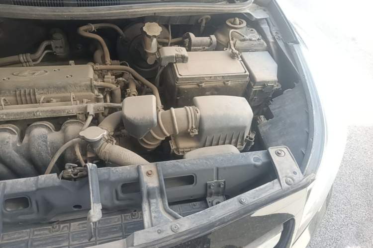 Used Hyundai Verna (older generation) 2014 1.4L Manual Smart GLS Trim Engine Bay Left
