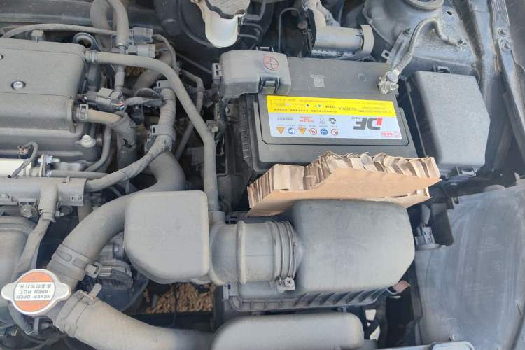 Used Hyundai Verna (older generation) 2014 1.4L Manual Smart GLS Trim Engine Bay Left