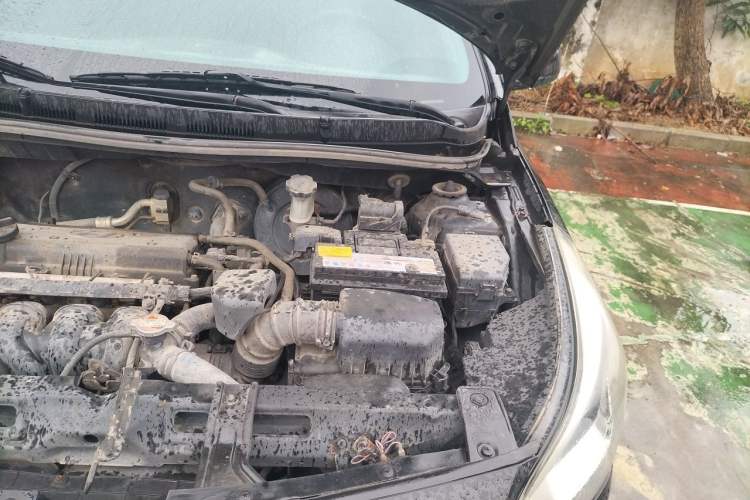 Used Hyundai Verna (older generation) 2014 1.4L Manual Fashion GS Model Engine Bay Left