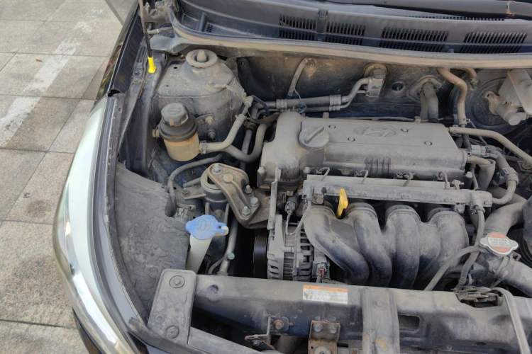 Used Hyundai Verna (older generation) 2014 1.4L Manual Smart GLS Trim Engine Bay Right