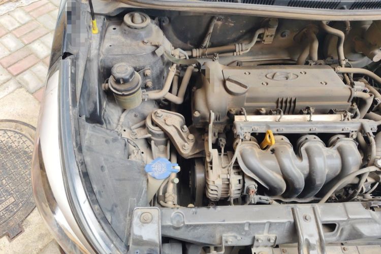 Used Hyundai Verna (older generation) 2014 1.4L Manual Smart GLS Trim Engine Bay Right