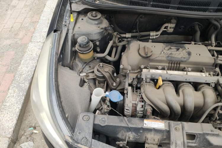 Used Hyundai Verna (older generation) 2014 1.4L Manual Fashion GS Model Engine Bay Right