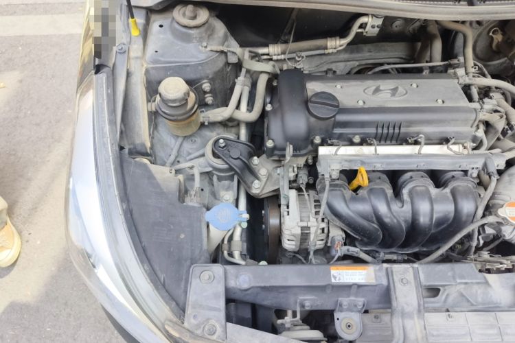 Used Hyundai Verna (older generation) 2014 1.4L Manual Fashion GS Model Engine Bay Right