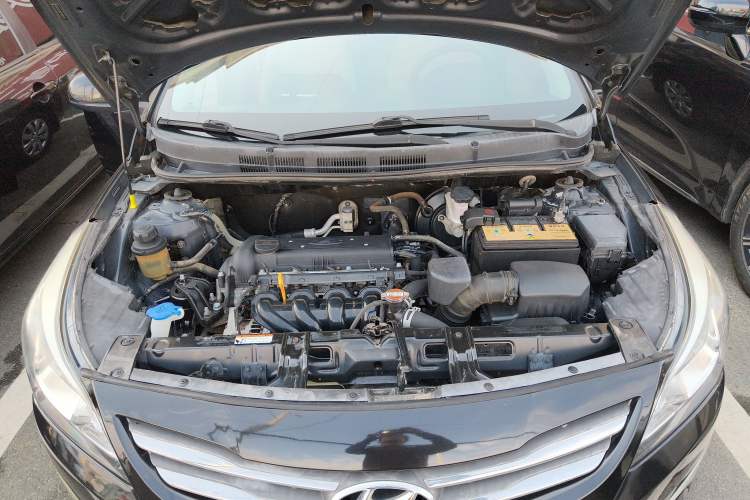 Used Hyundai Verna (older generation) 2014 1.4L Manual Smart GLS Trim Engine Bay
