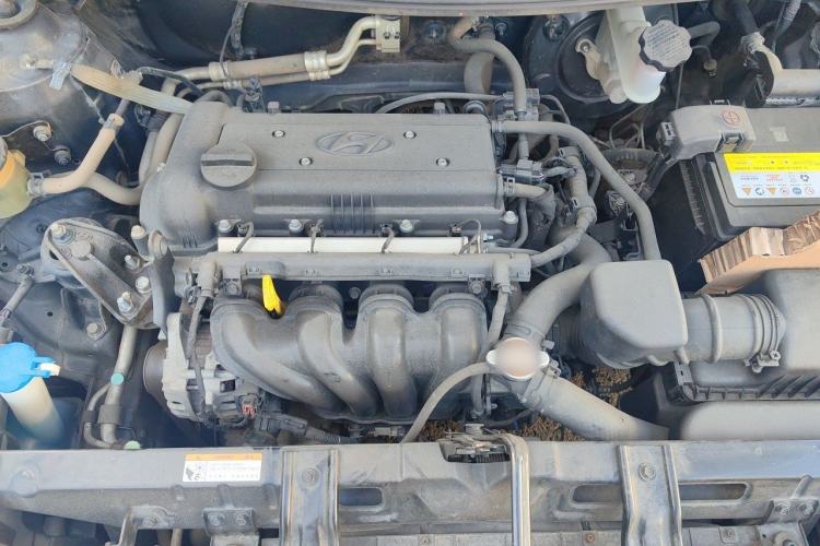 Used Hyundai Verna (older generation) 2014 1.4L Manual Smart GLS Trim Engine Bay