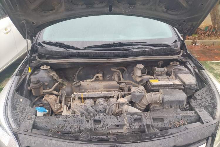 Used Hyundai Verna (older generation) 2014 1.4L Manual Fashion GS Model Engine Bay