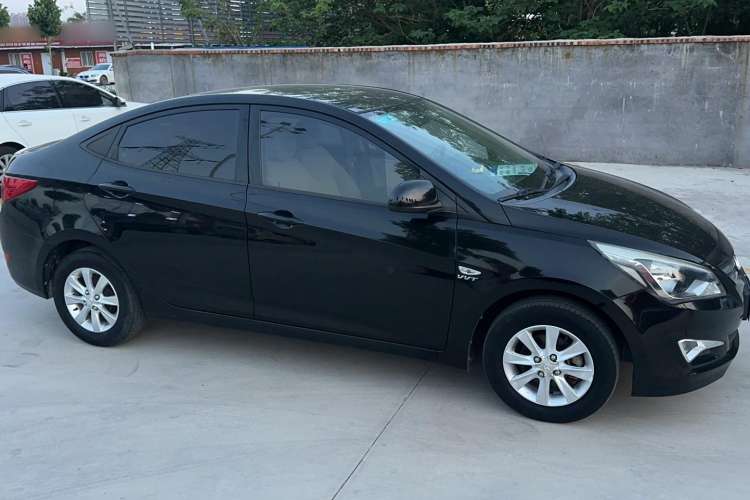 Used Hyundai Verna (older generation) 2014 1.4L Manual Smart GLS Trim Exterior 2
