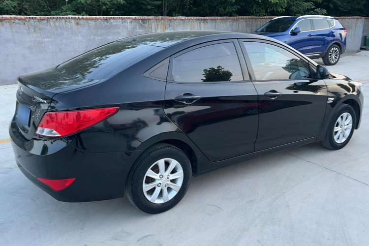 Used Hyundai Verna (older generation) 2014 1.4L Manual Smart GLS Trim Exterior 3