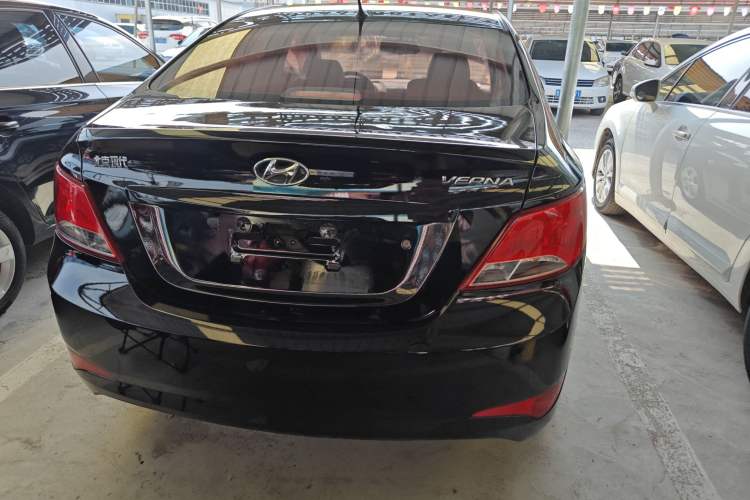 Used Hyundai Verna (older generation) 2014 1.4L Automatic Smart GLS Exterior 4