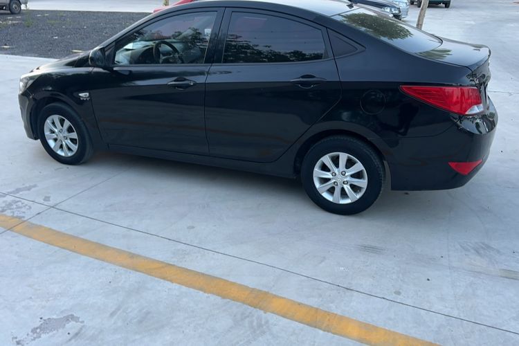 Used Hyundai Verna (older generation) 2014 1.4L Manual Smart GLS Trim Exterior 5