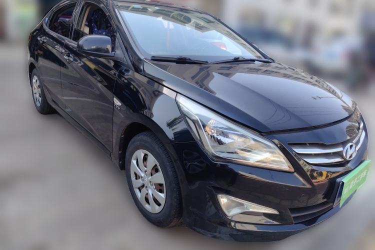 Used Hyundai Verna (older generation) 2014 1.4L Manual Smart GLS Trim Front Right 45 Deg