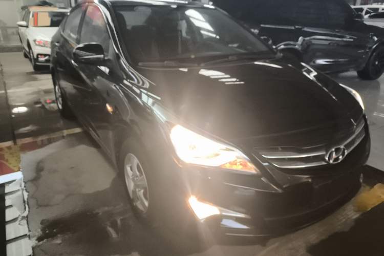 Used Hyundai Verna (older generation) 2014 1.4L Automatic Smart GLS Front Right 45 Deg