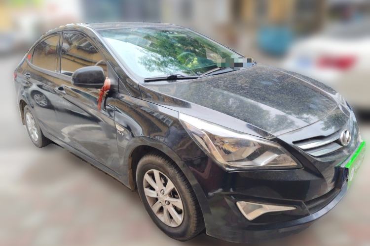 Used Hyundai Verna (older generation) 2014 1.4L Manual Smart GLS Trim Front Right 45 Deg