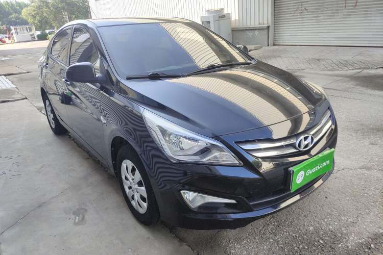 Used Hyundai Verna (older generation) 2014 1.4L Manual Smart GLS Trim Front Right 45 Deg
