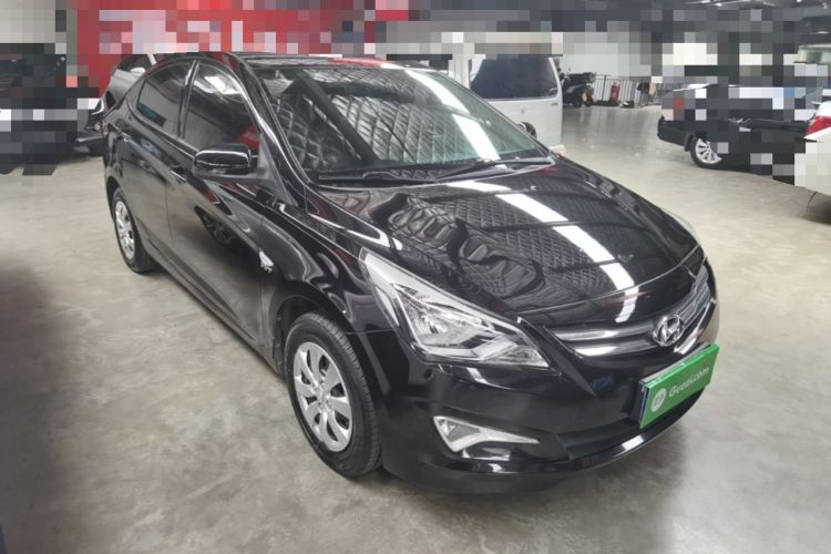 Used Hyundai Verna (older generation) 2014 1.4L Manual Smart GLS Trim Front Right 45 Deg