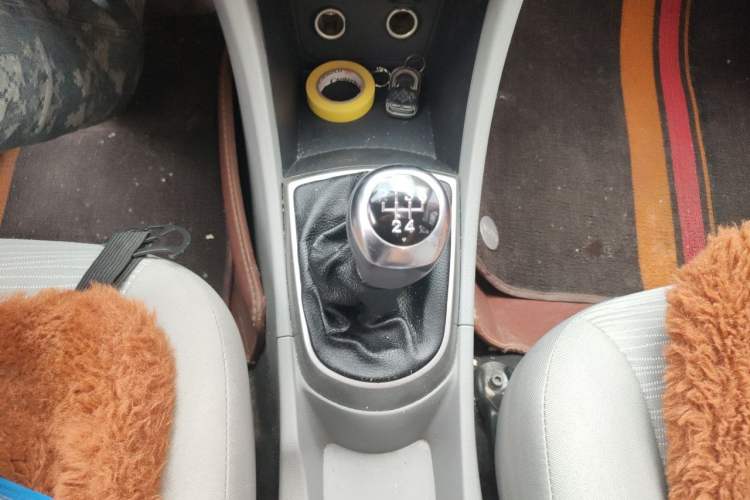 Used Hyundai Verna (older generation) 2014 1.4L Manual Fashion GS Model Gear Lever