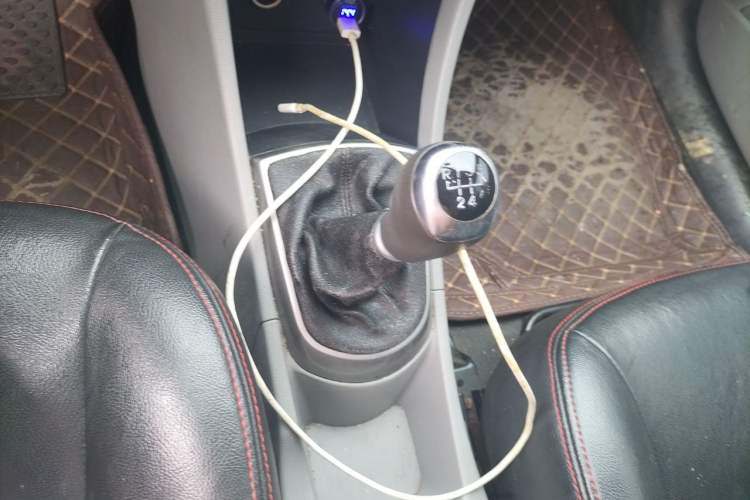 Used Hyundai Verna (older generation) 2014 1.4L Manual Fashion GS Model Gear Lever