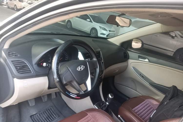 Used Hyundai Verna (older generation) 2014 1.4L Manual Smart GLS Trim Headliner