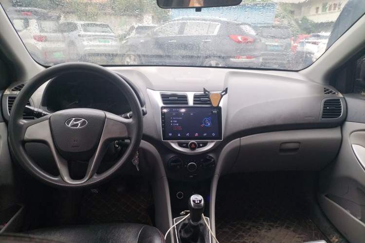 Used Hyundai Verna (older generation) 2014 1.4L Manual Fashion GS Model Headliner