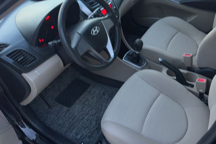 Used Hyundai Verna (older generation) 2014 1.4L Manual Smart GLS Trim Interior 2