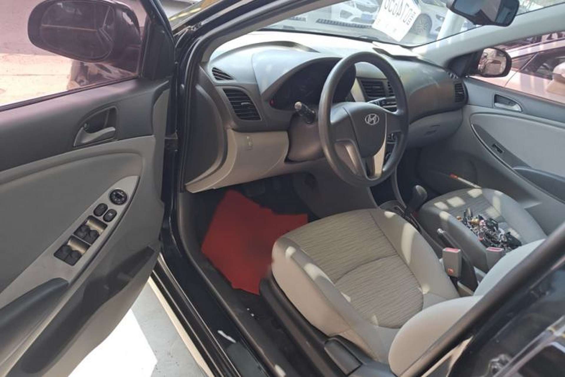 Used Hyundai Verna (older generation) 2014 1.4L Automatic Smart GLS Interior 2