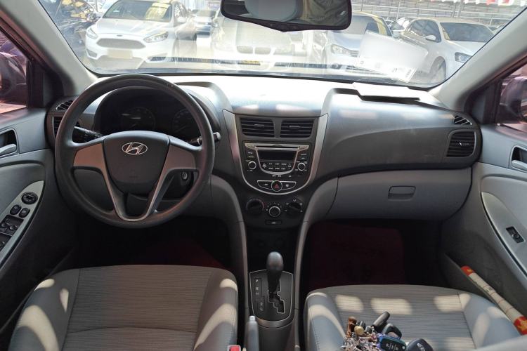 Used Hyundai Verna (older generation) 2014 1.4L Automatic Smart GLS Interior 3