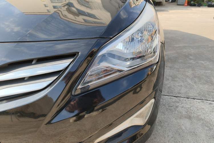 Used Hyundai Verna (older generation) 2014 1.4L Manual Smart GLS Trim Left Front Headlight