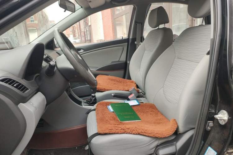 Used Hyundai Verna (older generation) 2014 1.4L Manual Fashion GS Model Left Front Seat