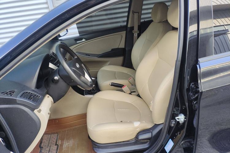 Used Hyundai Verna (older generation) 2014 1.4L Manual Smart GLS Trim Left Front Seat