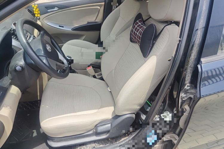 Used Hyundai Verna (older generation) 2014 1.4L Manual Smart GLS Trim Left Front Seat