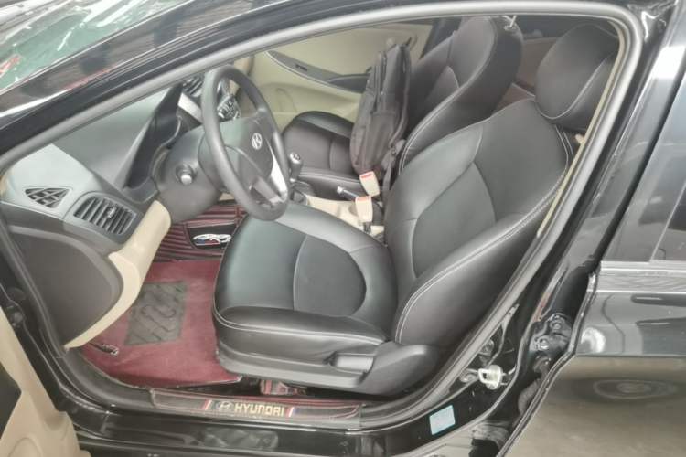 Used Hyundai Verna (older generation) 2014 1.4L Manual Smart GLS Trim Left Front Seat