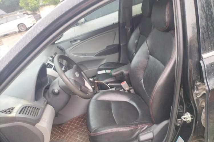 Used Hyundai Verna (older generation) 2014 1.4L Manual Fashion GS Model Left Front Seat
