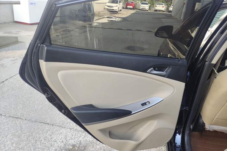 Used Hyundai Verna (older generation) 2014 1.4L Manual Smart GLS Trim Left Rear Door Interior