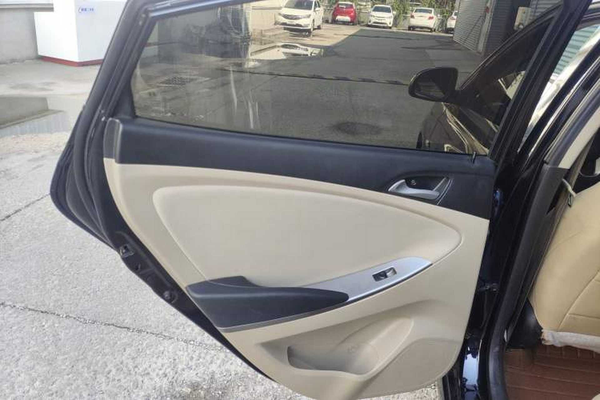 Used Hyundai Verna (older generation) 2014 1.4L Manual Smart GLS Trim Left Rear Door Interior
