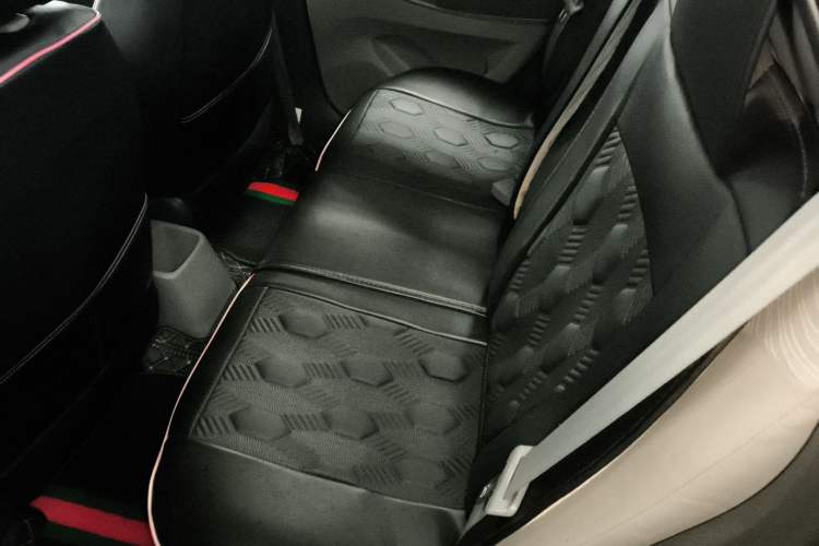 Used Hyundai Verna (older generation) 2014 1.4L Automatic Smart GLS Left Rear Seat