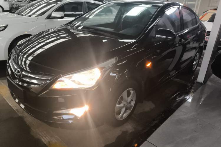 Used Hyundai Verna (older generation) 2014 1.4L Automatic Smart GLS Left Side