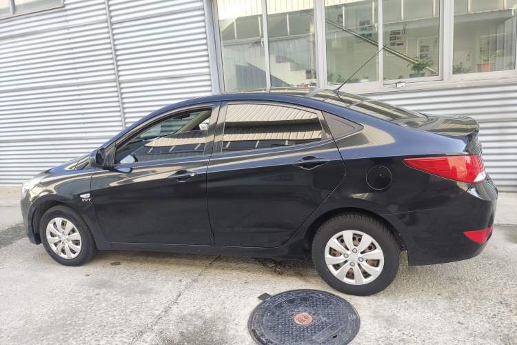 Used Hyundai Verna (older generation) 2014 1.4L Manual Smart GLS Trim Left Side