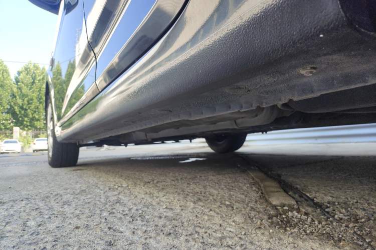 Used Hyundai Verna (older generation) 2014 1.4L Manual Smart GLS Trim Left Side Sill