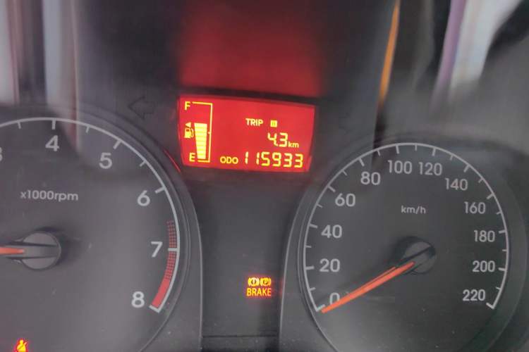 Used Hyundai Verna (older generation) 2014 1.4L Manual Smart GLS Trim Odometer Close Up