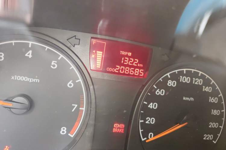Used Hyundai Verna (older generation) 2014 1.4L Manual Smart GLS Trim Odometer Close Up