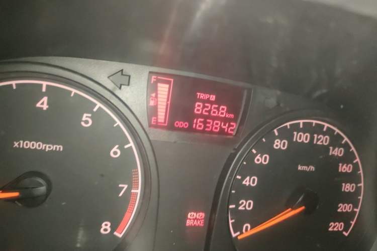 Used Hyundai Verna (older generation) 2014 1.4L Manual Smart GLS Trim Odometer Close Up